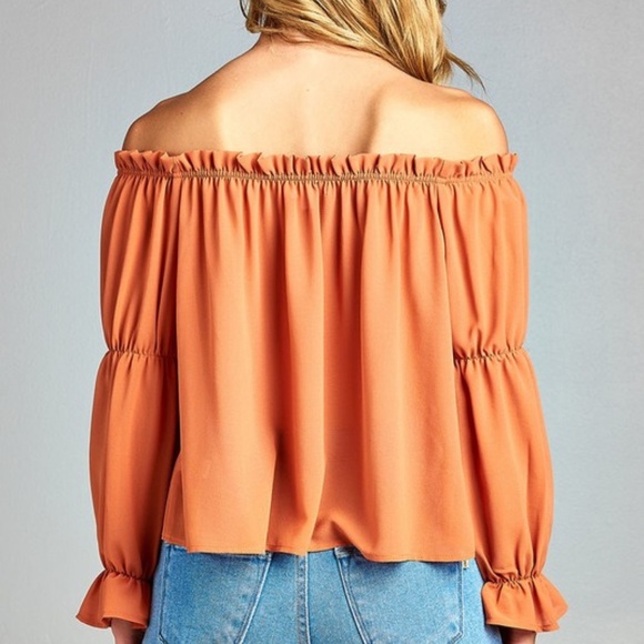 ❗️Three Left❗️NWT Self tie off shoulder top - Picture 5 of 8
